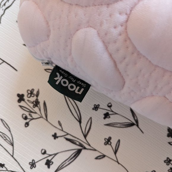 Nook Niche nursing pillow - Picture 2 of 2